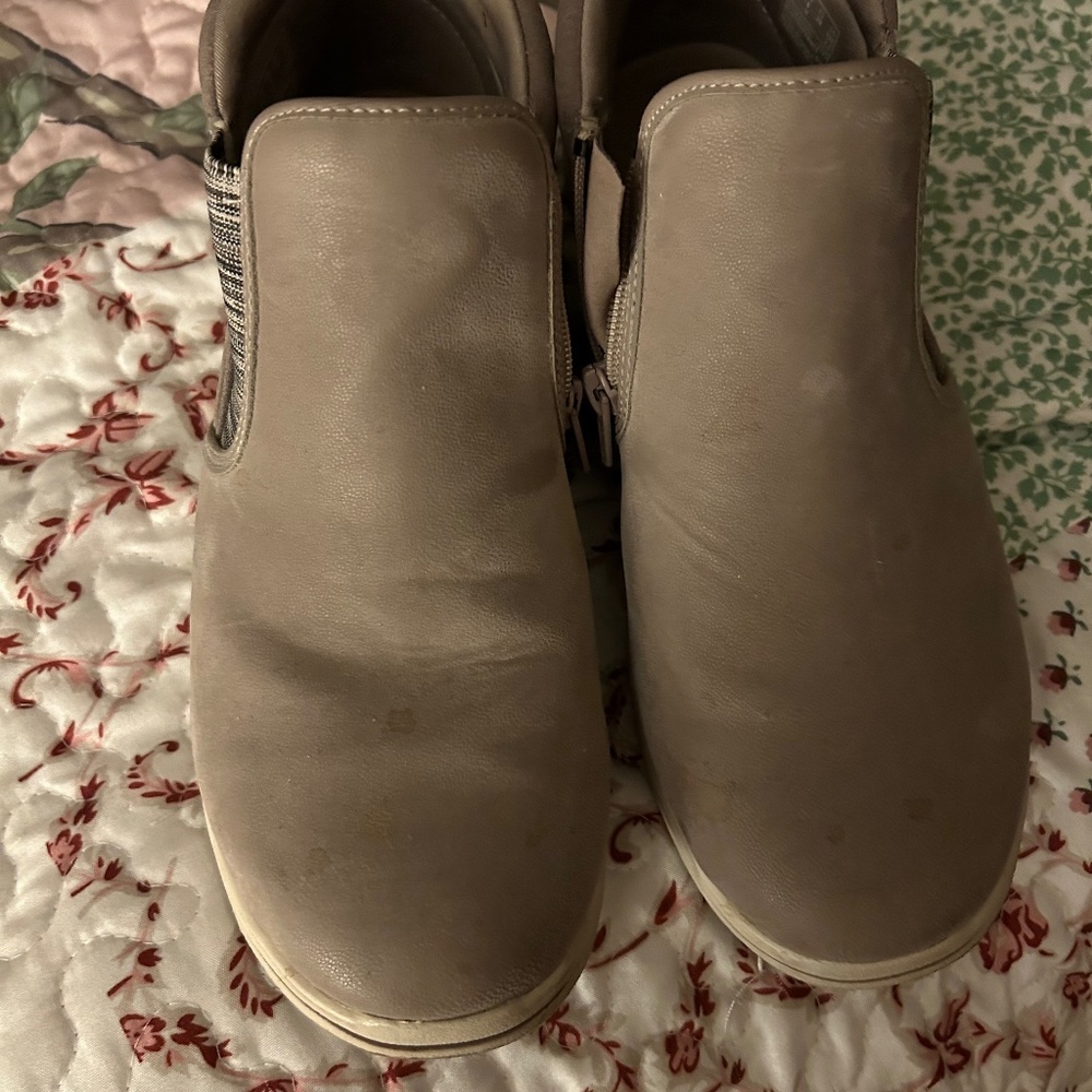 Woman’s Cloud Stepers